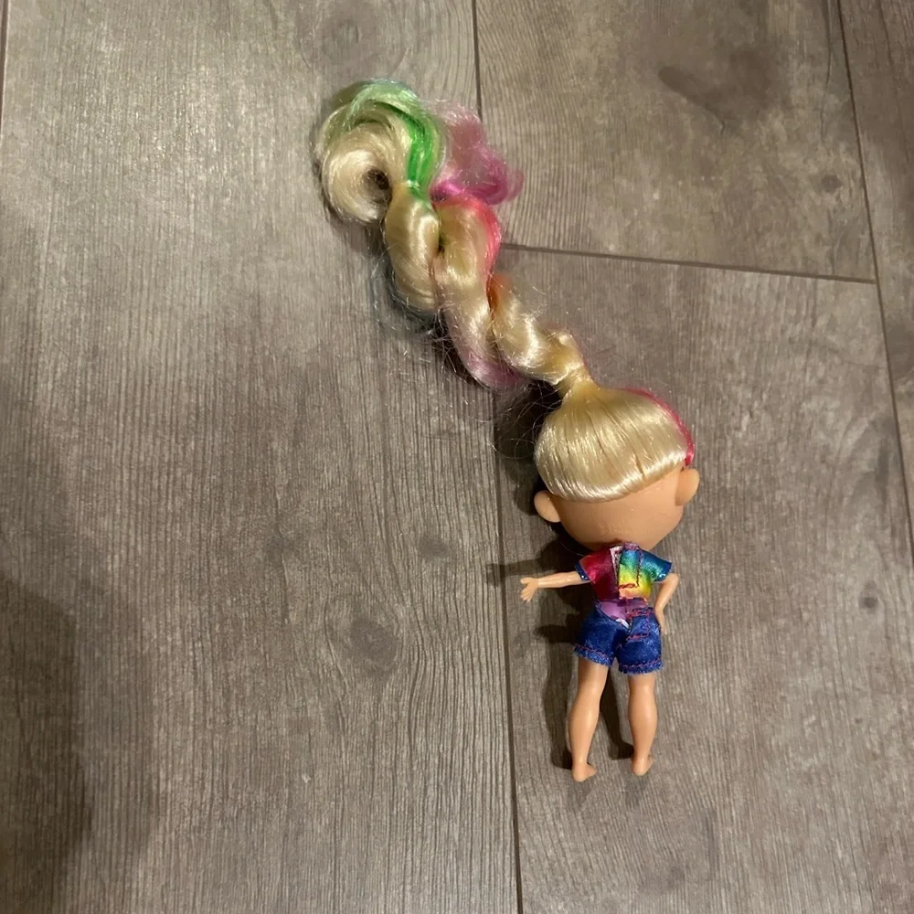 Hairdorables Loves Series 2 JoJo Siwa Doll Colorful Doll with Rainbow Hair